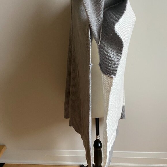 LA Classe Couture BNWT Knit Poncho Turtleneck - Picture 3 of 8